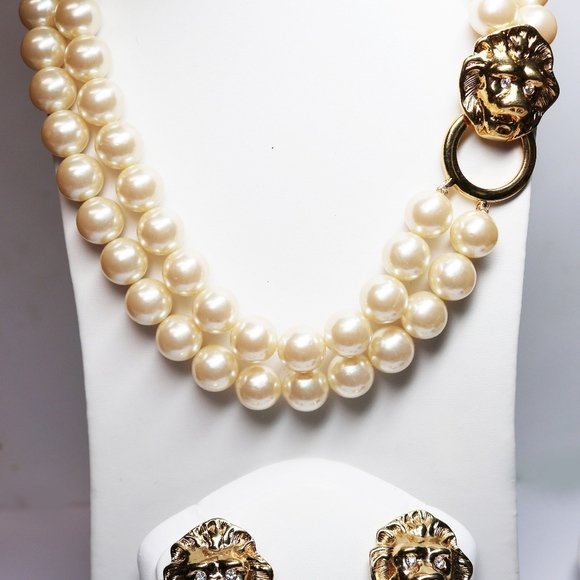 KENNETH JAY LANE LION HEAD PEARL NECKLACE - Picture 2 of 8